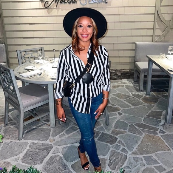 Vertical Stripes Black and White Collar Shirt Button Down - Picture 14 of 16